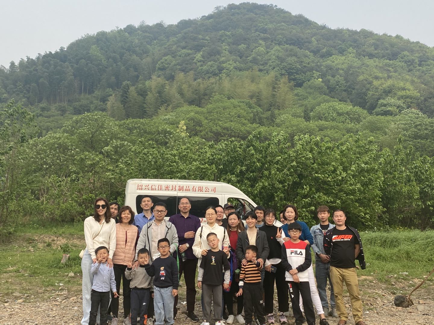 2021年4月17日公司組織團建燒烤踏青活動(dòng)